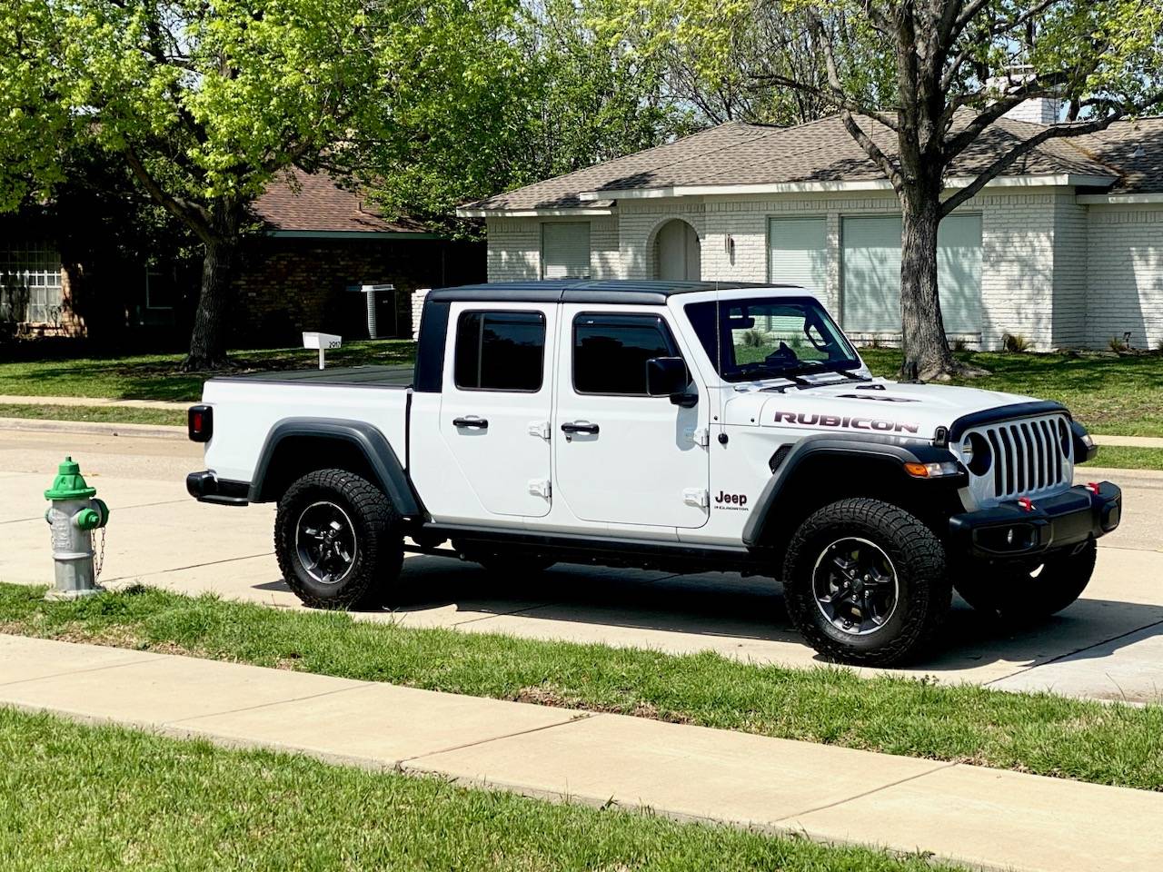 Jeep Gladiator Request: Rubicon with non painted fenders / Black 3-piece hard top IMG_6373