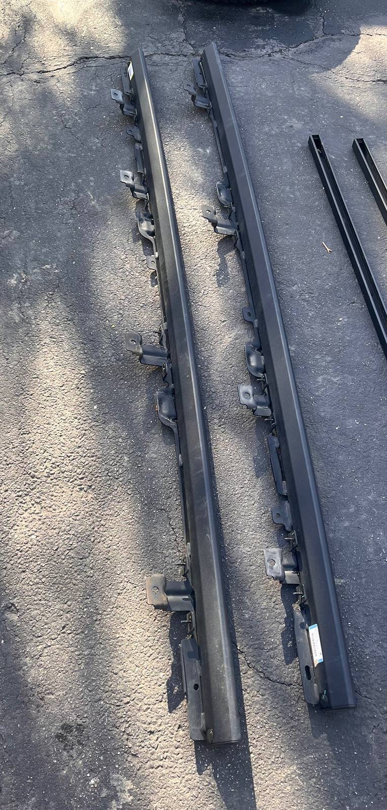 Jeep Gladiator Builtright Industries Utility Bed Rails and OEM Rock Rails IMG_3195