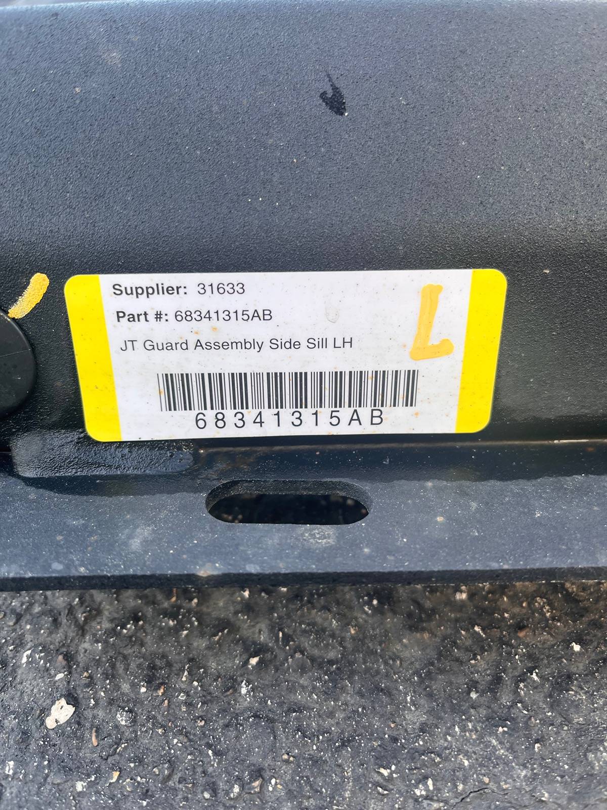 Jeep Gladiator Builtright Industries Utility Bed Rails and OEM Rock Rails IMG_3197