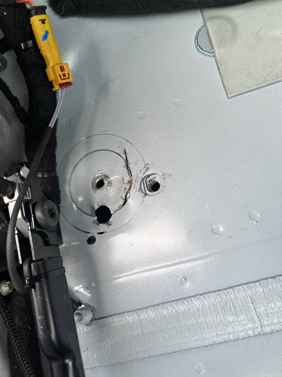 Jeep Gladiator HELP! Broke body bolt IMG_2401