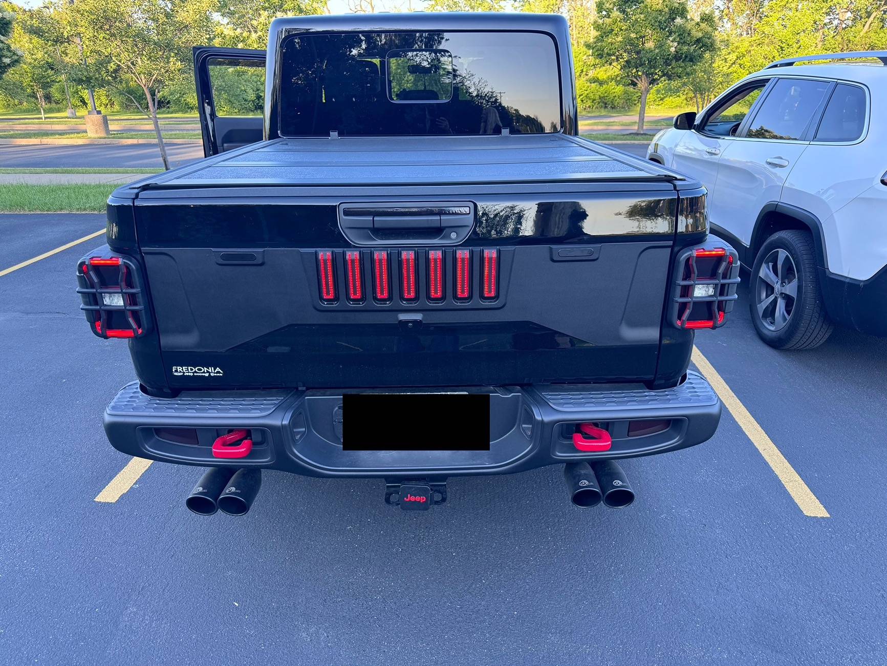 Jeep Gladiator Took "Jeep" Letters Off Tailgate IMG_9736