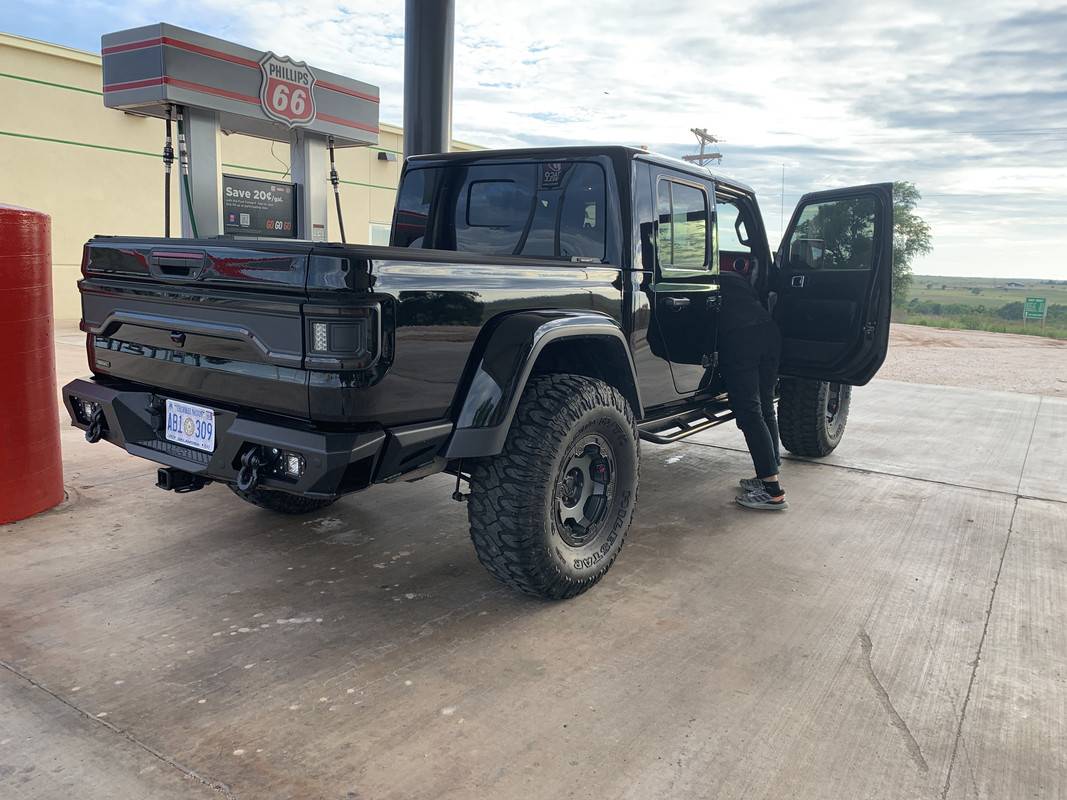 Jeep Gladiator Thirsty ⛽ Thursday!!! Let's see those Gas Stations photos! IMG-0508-4