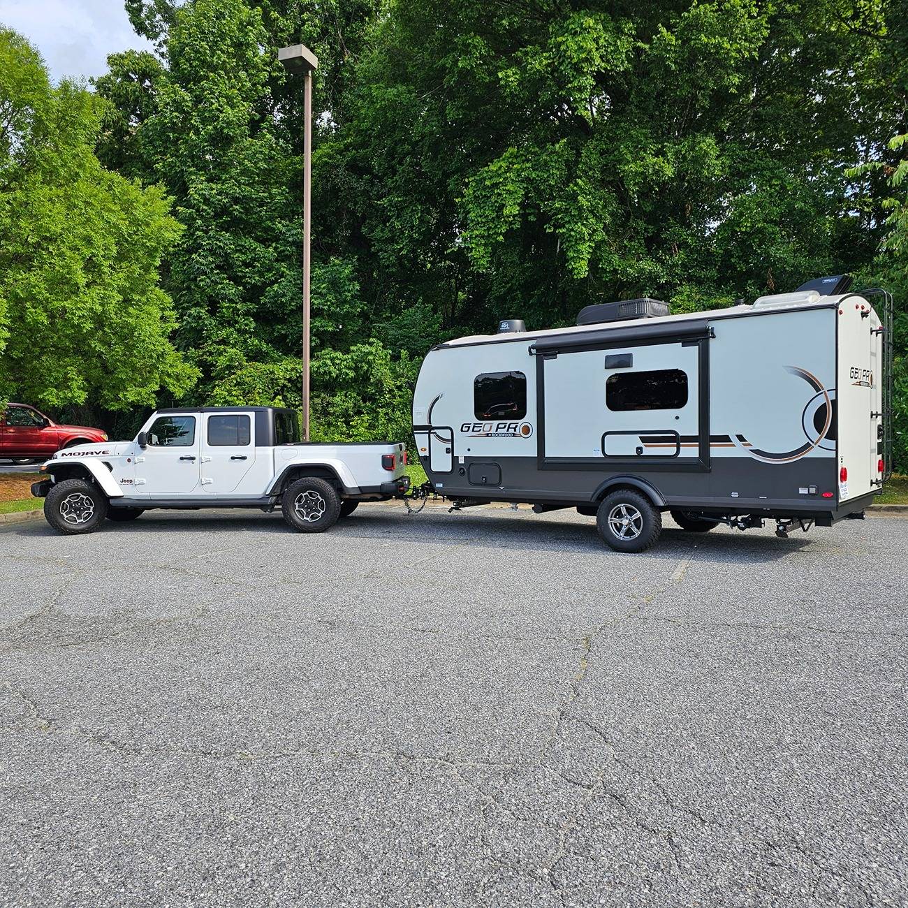 Jeep Gladiator Does anyone tow a GEO PRO 19FDS 1000028258