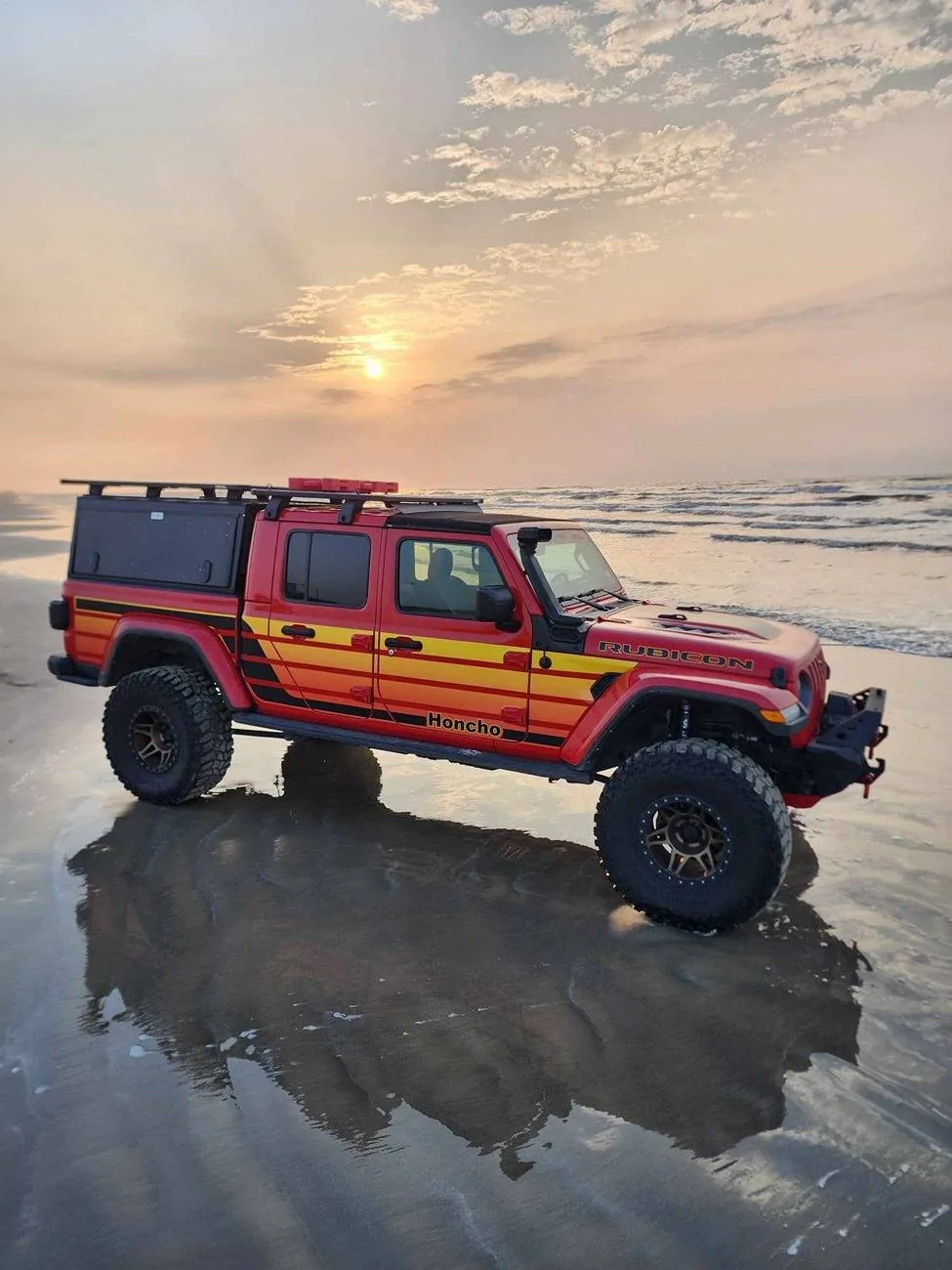 Jeep Gladiator Gladiator Glamour Shots 447534854_3664861520435678_507050951392023522_n