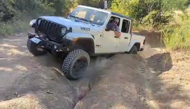 Jeep Gladiator It's full-Throttle Thursday! Show us those action shots! Messenger_creation_4713a2eb-1016-4de9-b358-54f7b3587801_exported_40655