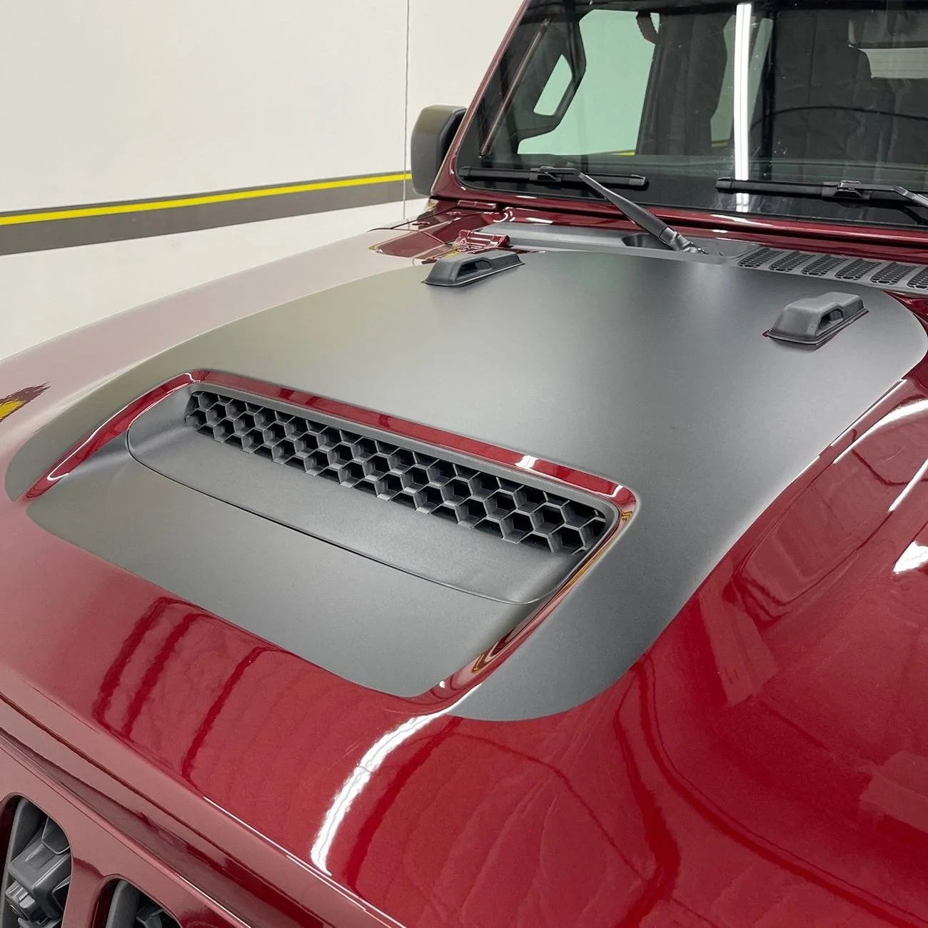 Jeep Gladiator Mojave, Rubicon and Sport/Overland Hood graphics Mojave Hood 04