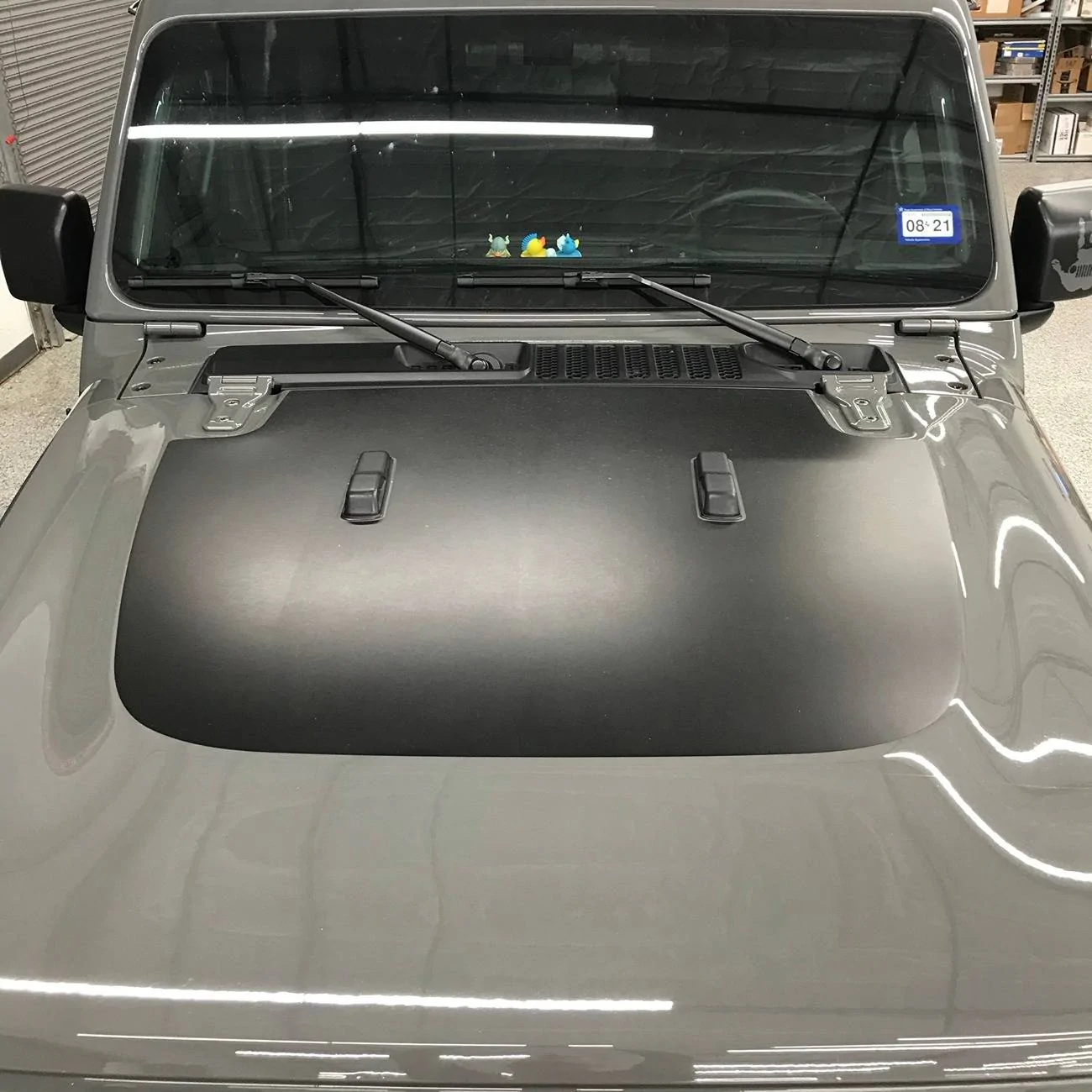 Jeep Gladiator Mojave, Rubicon and Sport/Overland Hood graphics sport hood black out