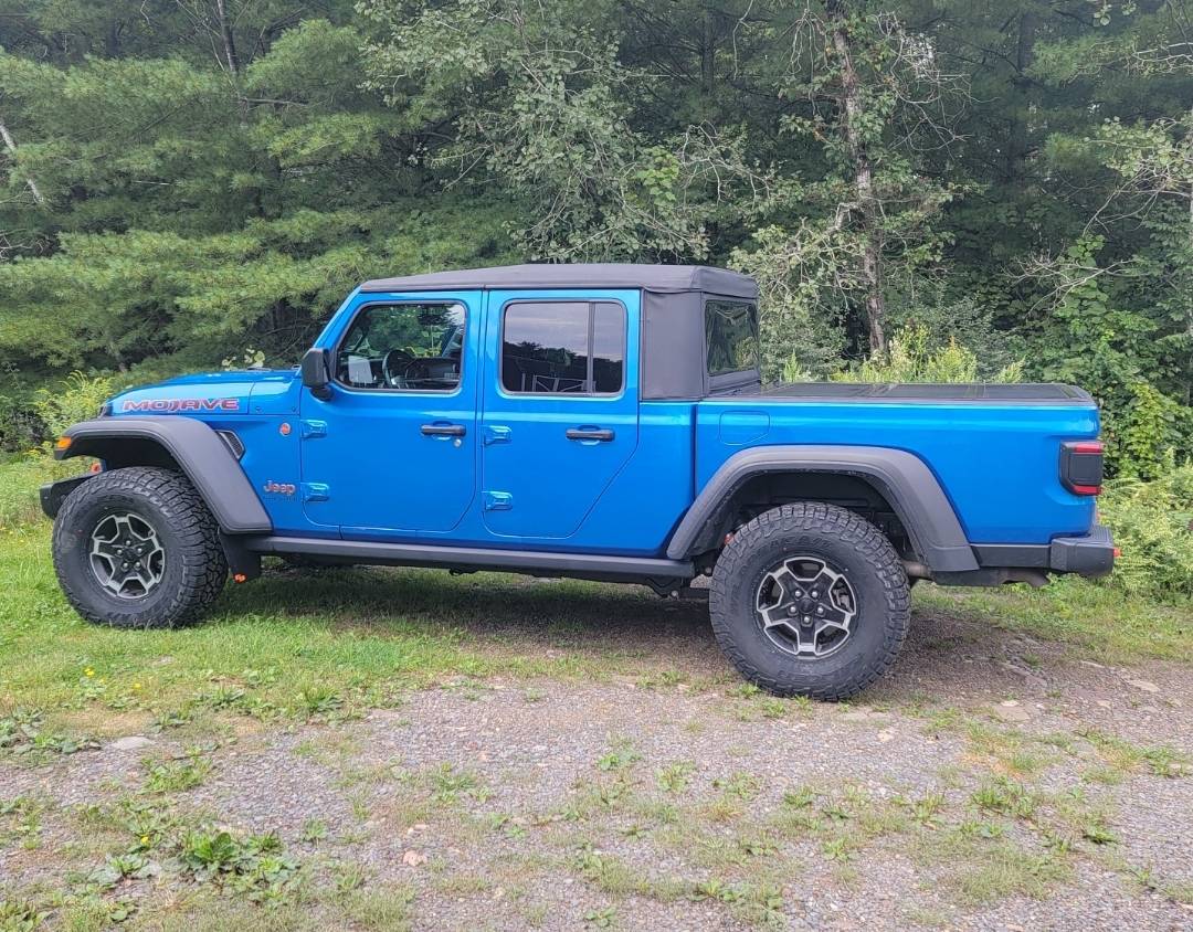 Jeep Gladiator FS  Mopar hard trifold tonneau Screenshot_20240624_131642_Gallery
