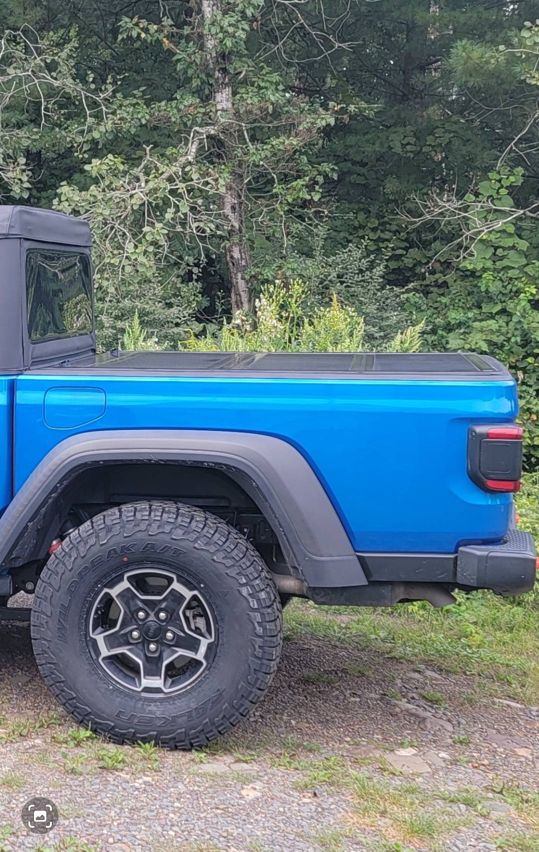 Jeep Gladiator FS  Mopar hard trifold tonneau Screenshot_20240624_131657_Gallery
