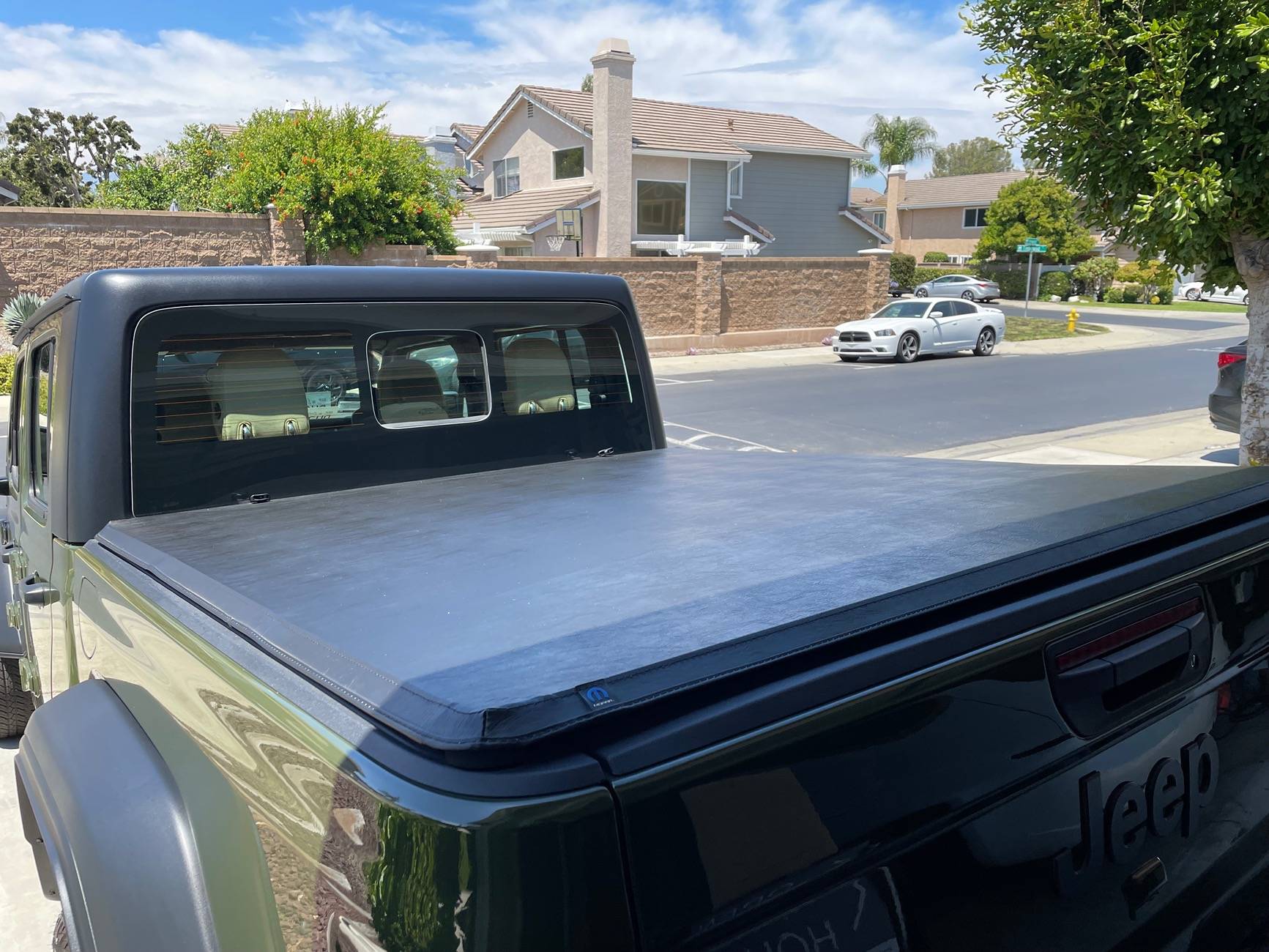 Jeep Gladiator NEW Genuine Mopar Tonneau Cover Soft Tri-Fold IMG_2206