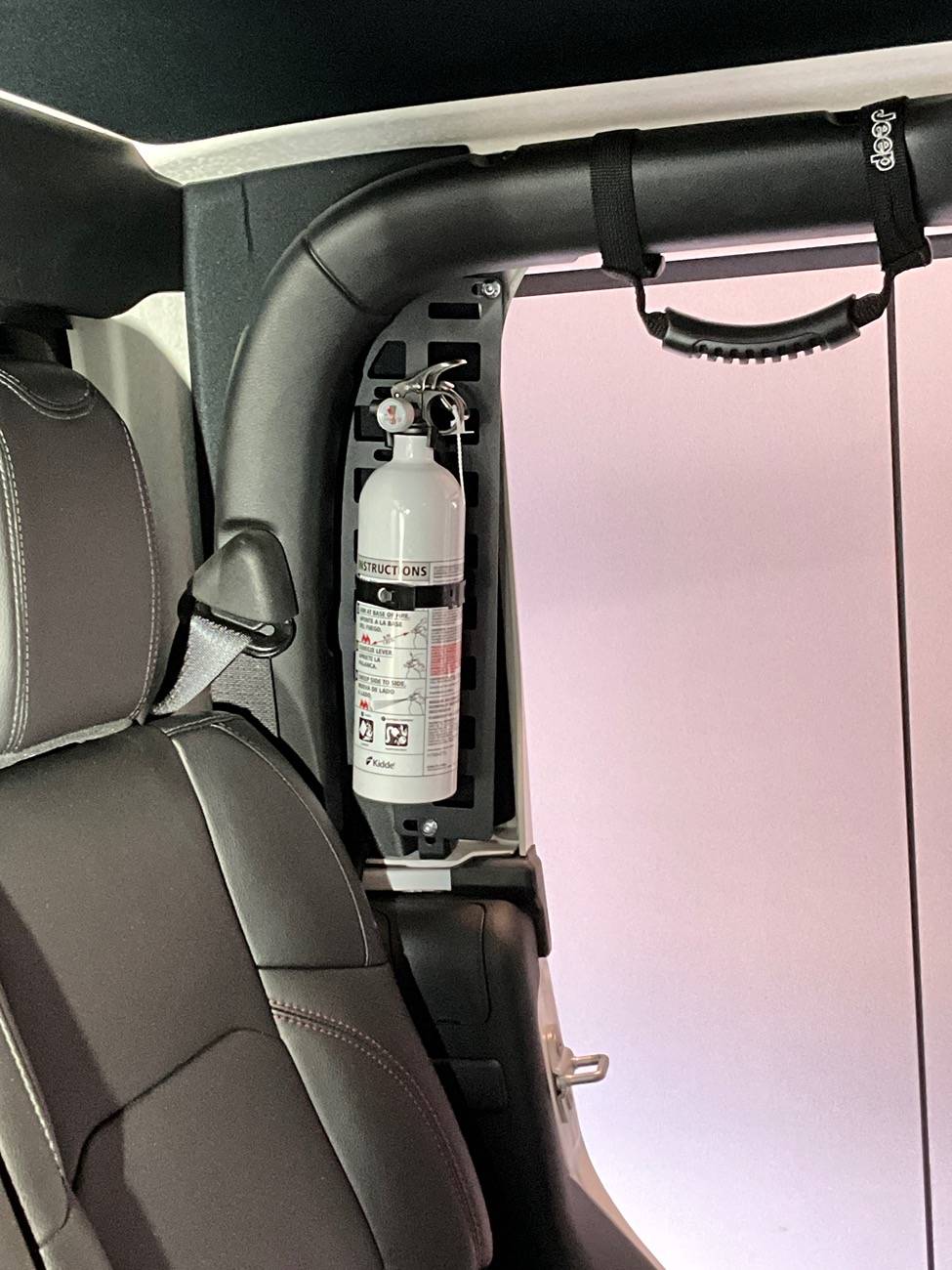 Jeep Gladiator Fire extinguisher location image