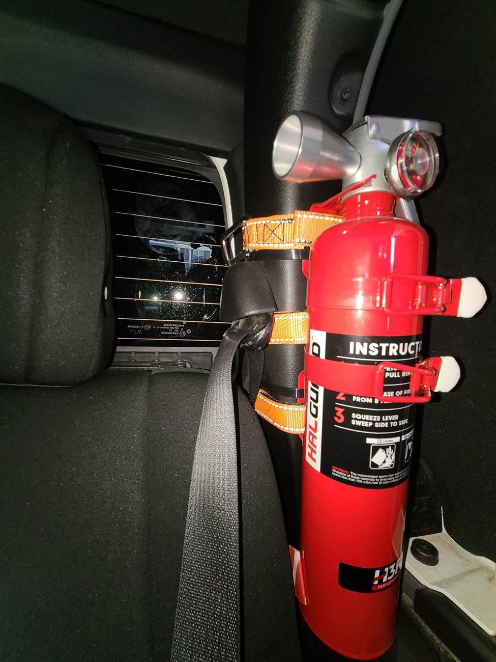 Jeep Gladiator Fire extinguisher location 20240704_093353