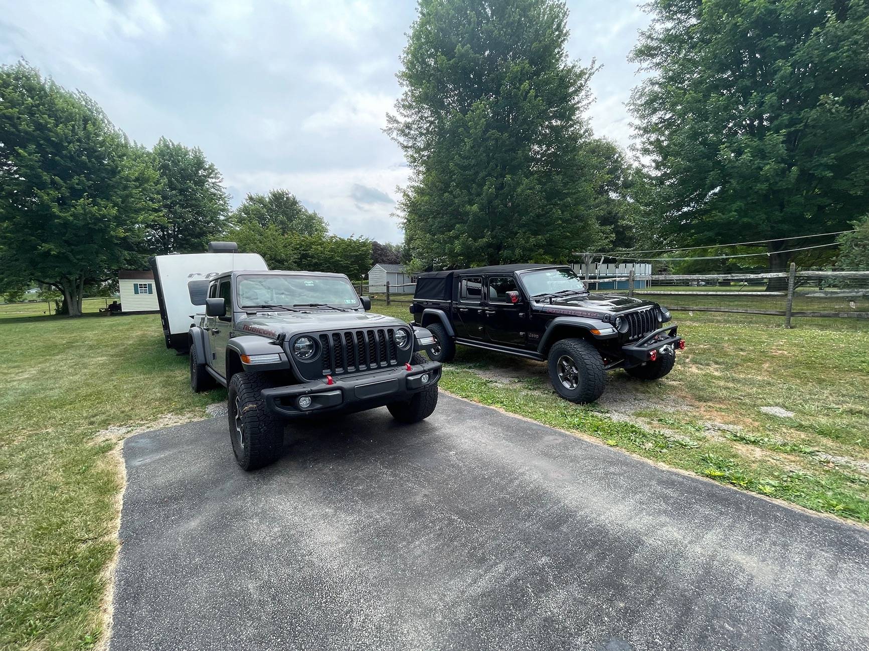 Jeep Gladiator Jeeps Parking Next To Jeeps IMG_0404