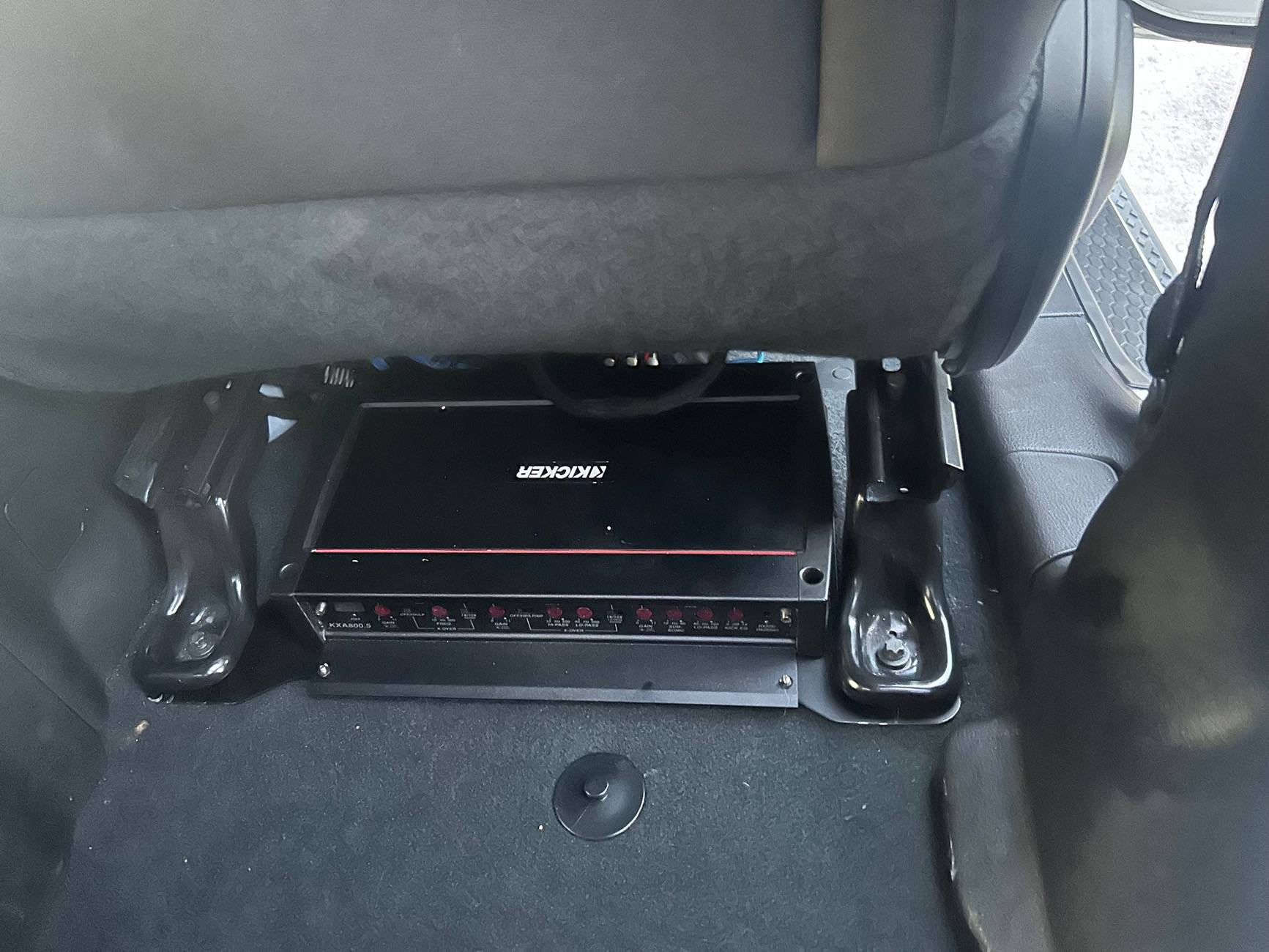 Jeep Gladiator Knee panel speakers IMG_1818