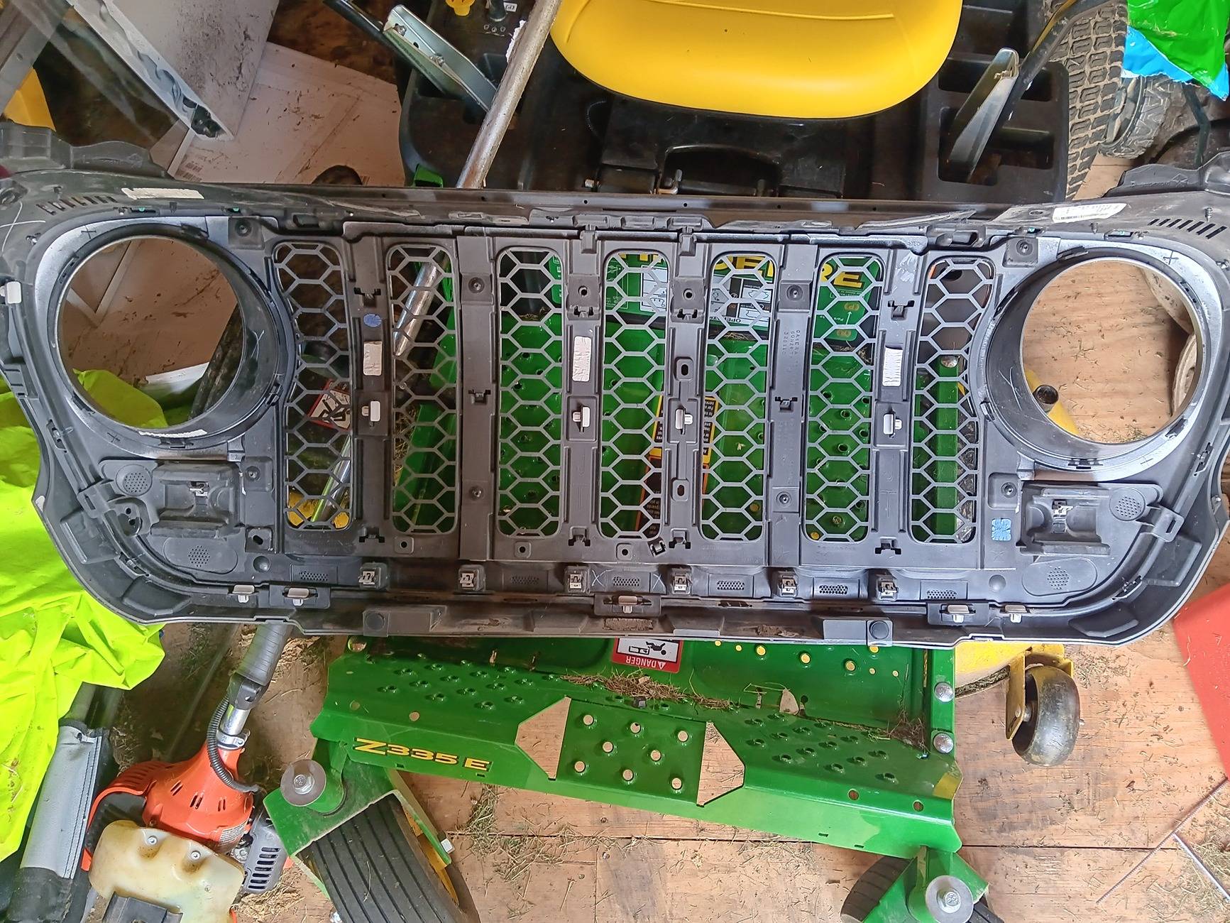 Jeep Gladiator 2020 stock gladiator grill 20240706_141411