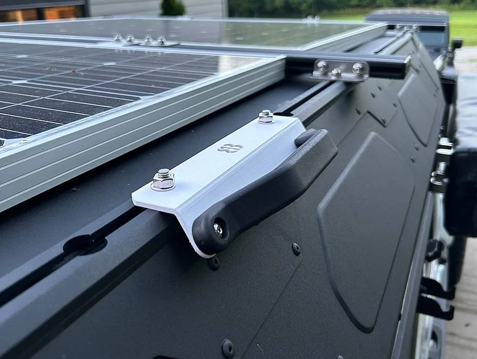 Jeep Gladiator Alu-Cab Canopy Camper Roll Call AC-HANDLE-ROOF-01