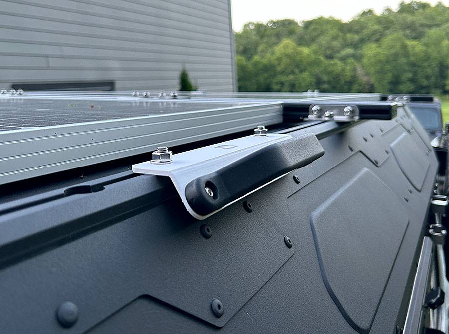 Jeep Gladiator Alu-Cab Canopy Camper Roll Call AC-HANDLE-ROOF-02