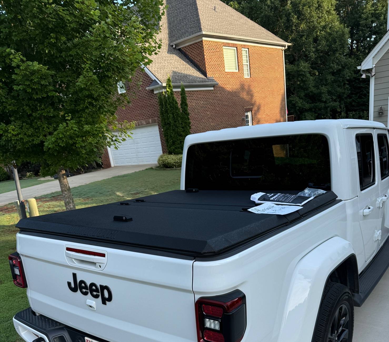 Jeep Gladiator DiamondBack SE Smooth Black Hard Cover IMG_1108.JPG