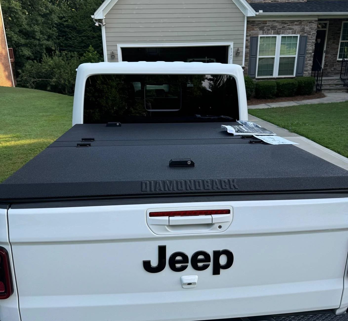 Jeep Gladiator DiamondBack SE Smooth Black Hard Cover IMG_1110