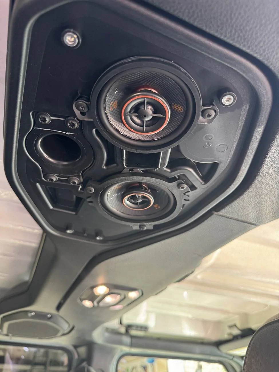Jeep Gladiator Kicker Ksc40 4in replacements in the sound bar. IMG_6045