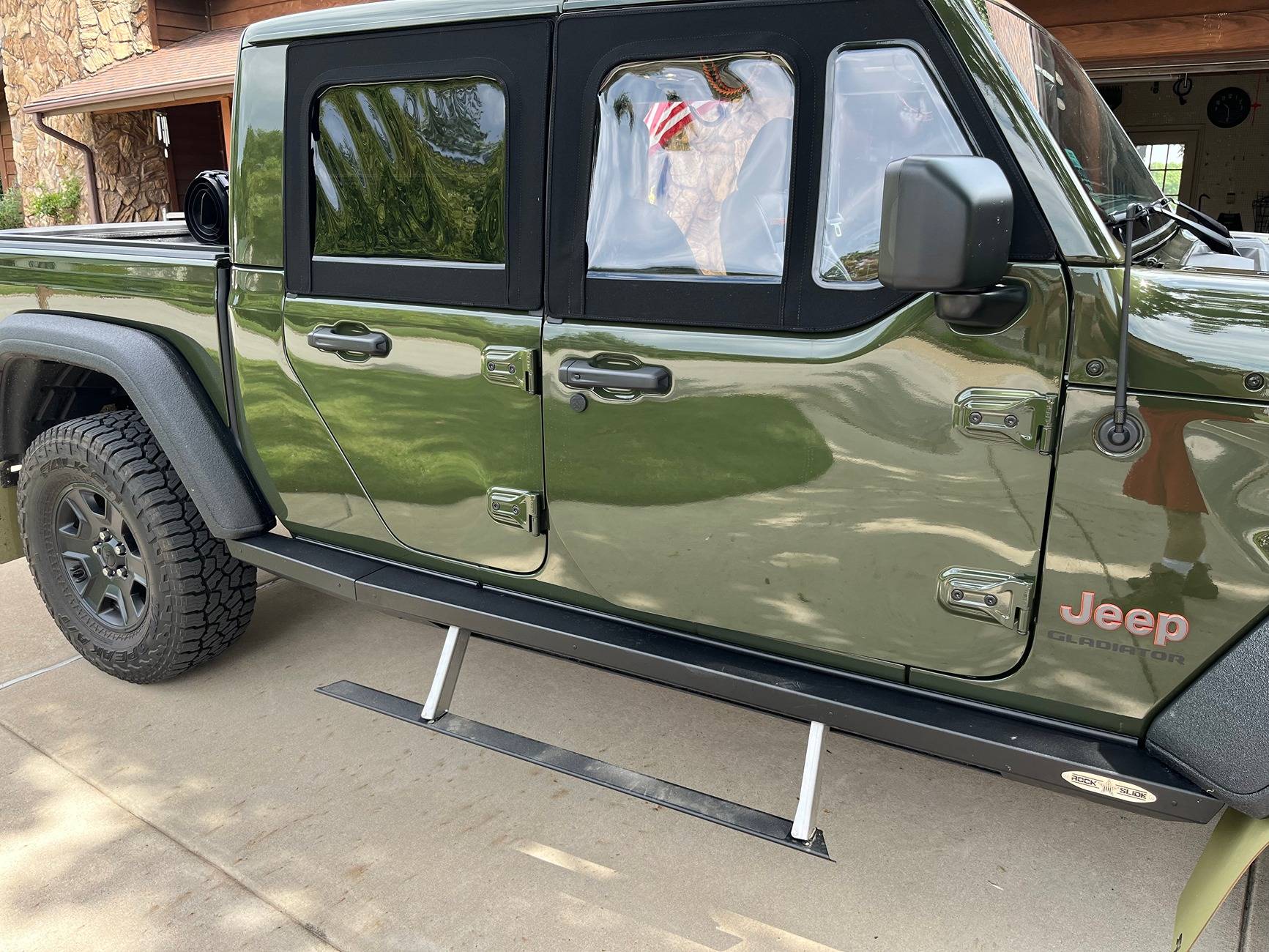 Jeep Gladiator Transformation Tuesday: Show Us the Build Before-During-After! RckSld1