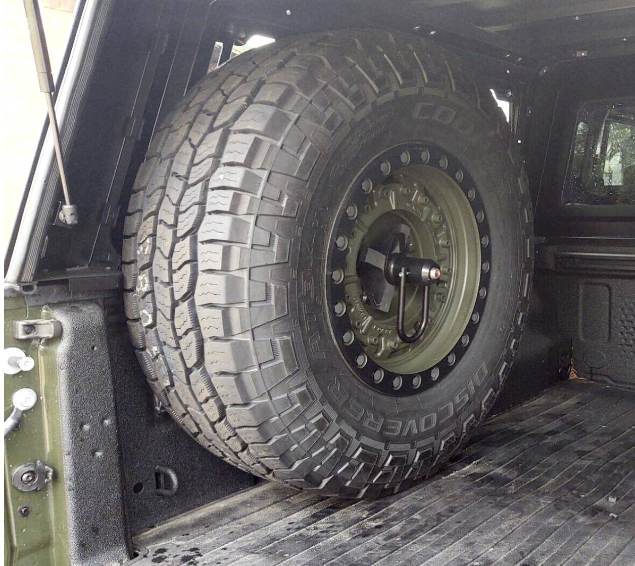 Jeep Gladiator Spare tire bed mount IMG_8867
