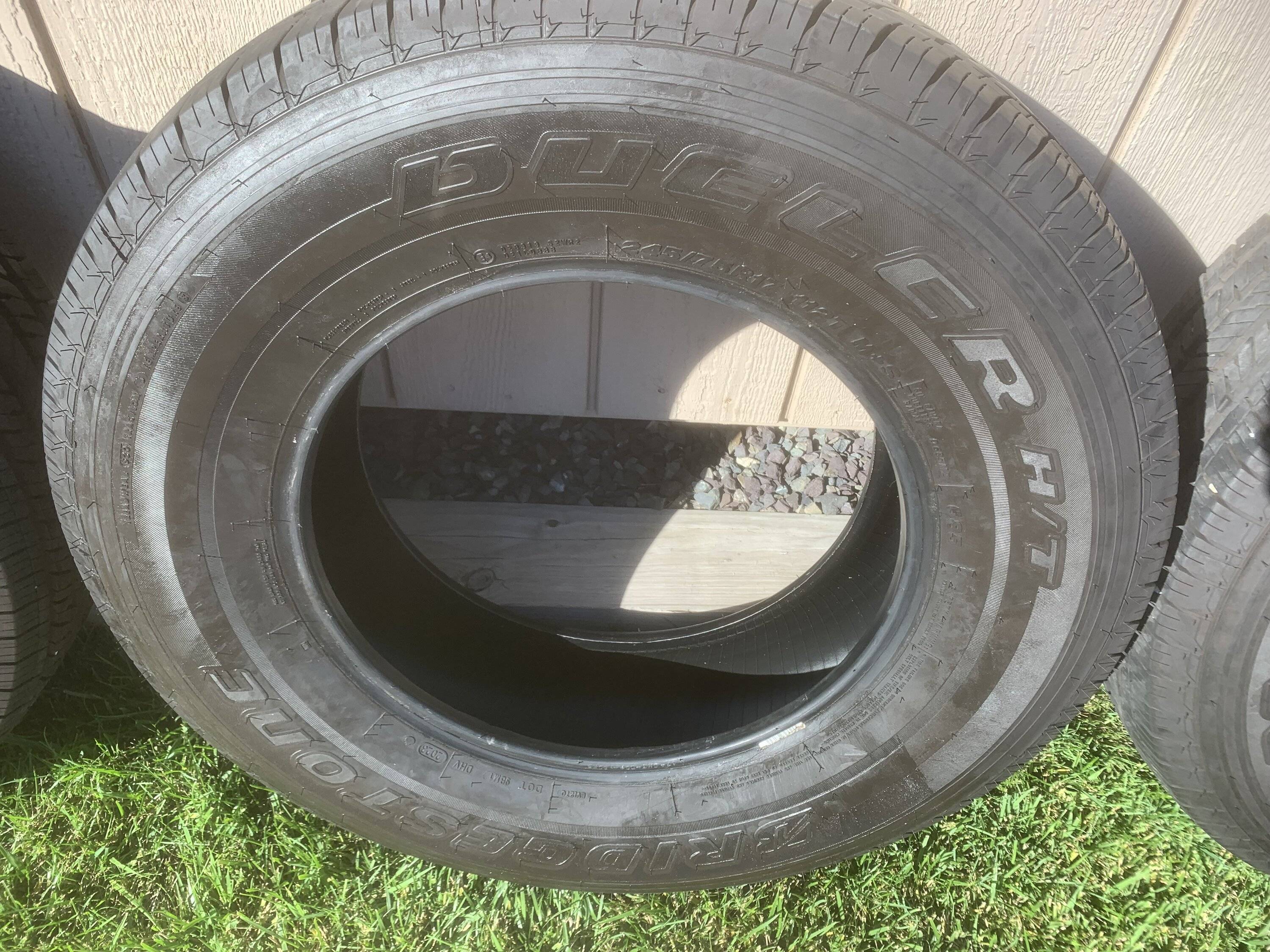 Jeep Gladiator Bridgestone Dueler H/T 685 245/75/R17 IMG_2044