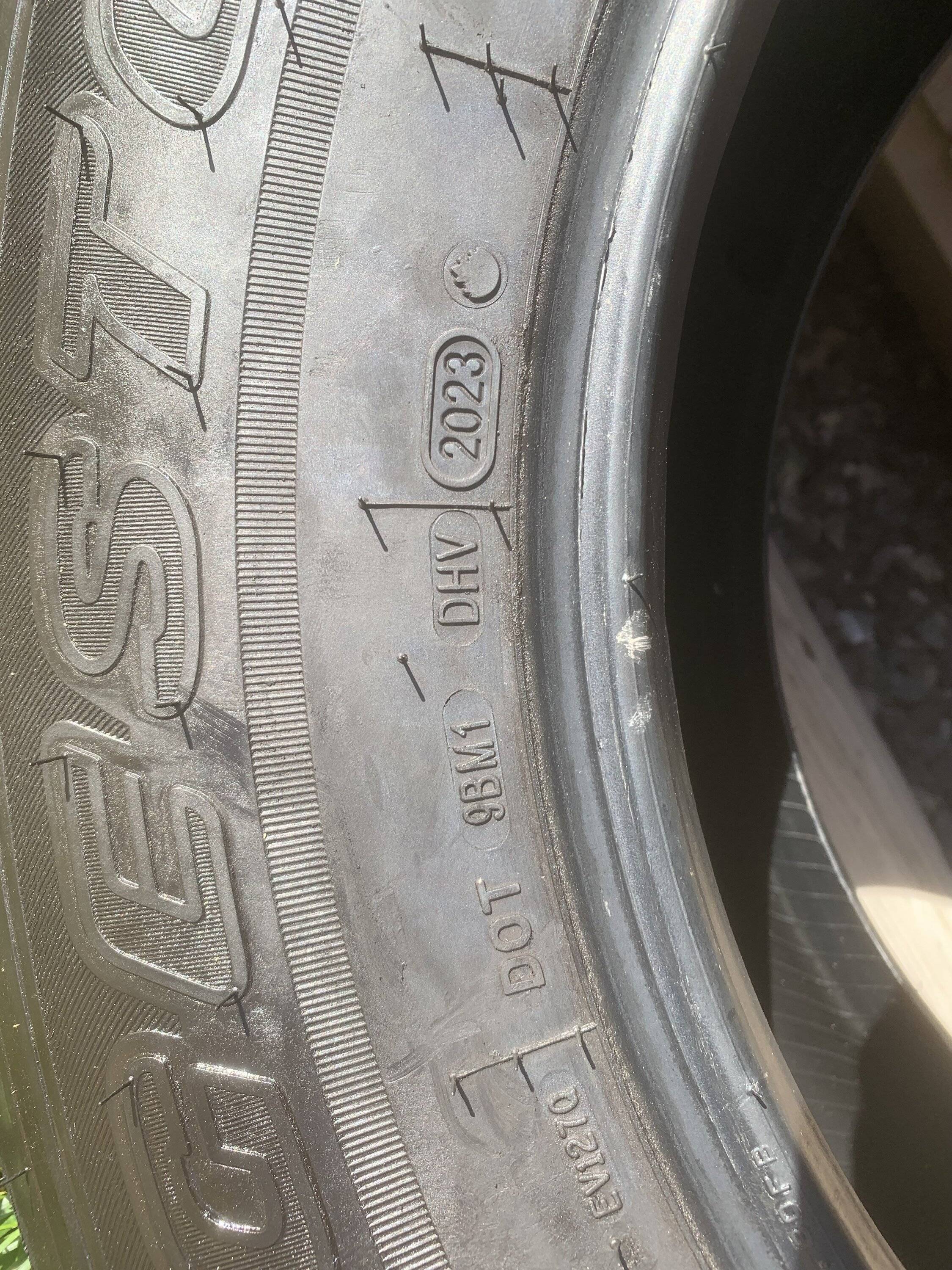 Jeep Gladiator Bridgestone Dueler H/T 685 245/75/R17 IMG_2049