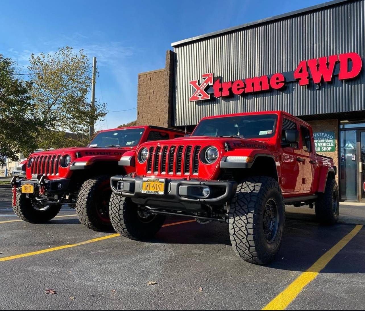 Jeep Gladiator Jeeps Parking Next To Jeeps IMG_1823