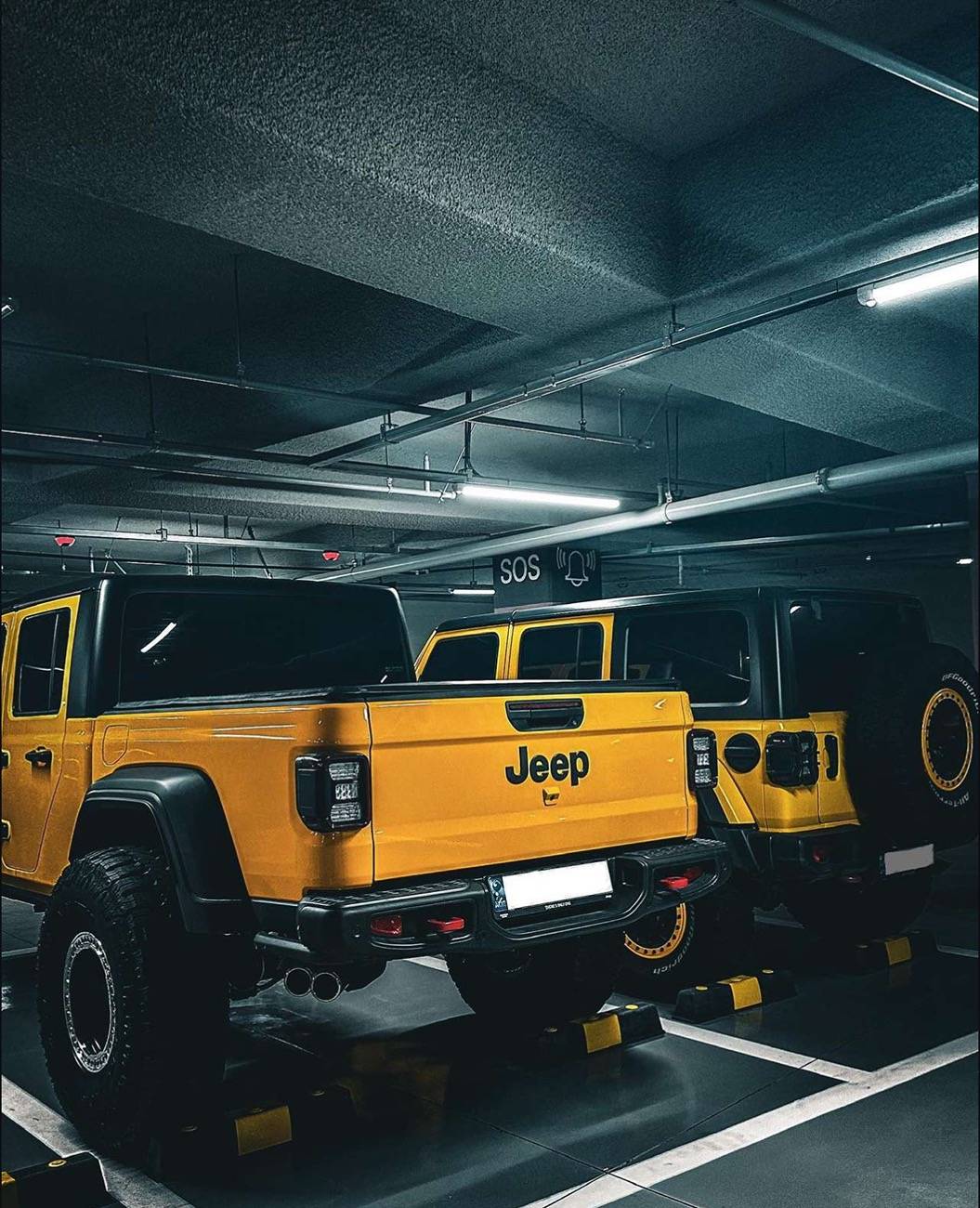 Jeep Gladiator Jeeps Parking Next To Jeeps IMG_1866