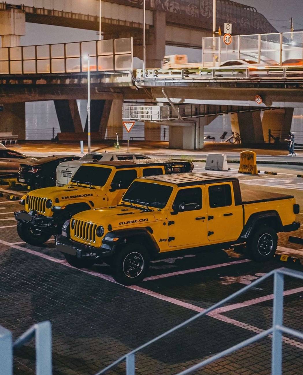Jeep Gladiator Jeeps Parking Next To Jeeps IMG_1868