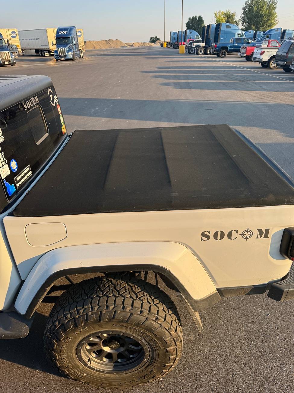 Jeep Gladiator ISO Tonneau cover IMG_0794