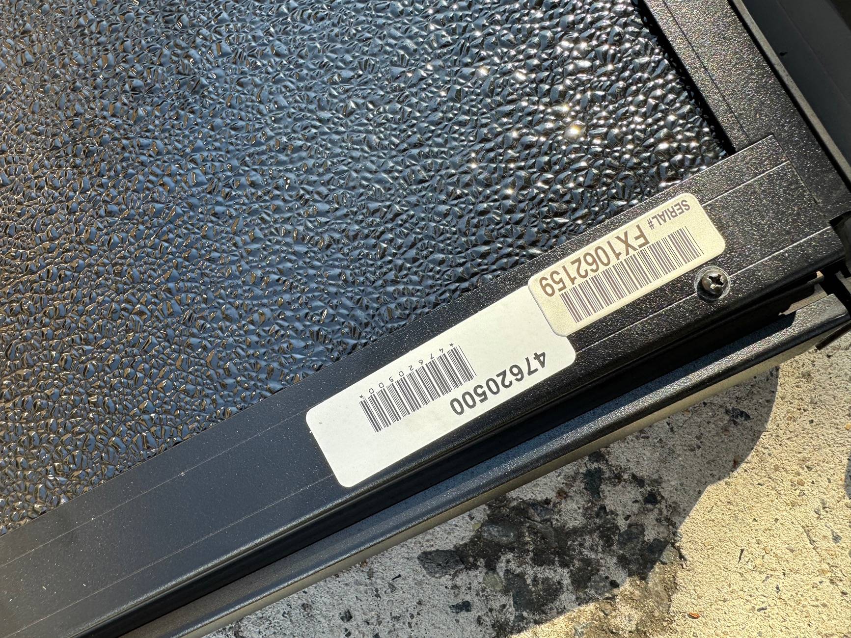 Jeep Gladiator Rough Country Jeep Gladiator Low Profile Hard Tri-Fold Tonneau Cover (47620500) - Great Shape! IMG_6137