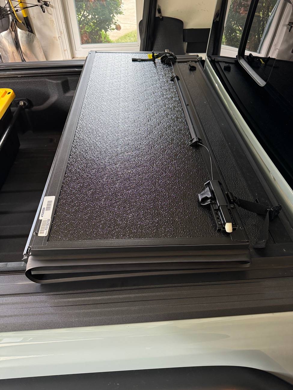 Jeep Gladiator Rough Country Jeep Gladiator Low Profile Hard Tri-Fold Tonneau Cover (47620500) - Great Shape! IMG_6133