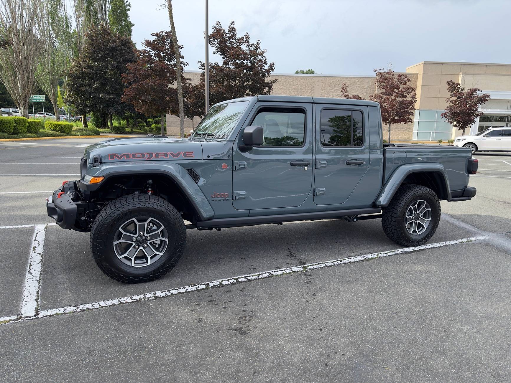 Jeep Gladiator 2024 Waiting Room IMG_9417