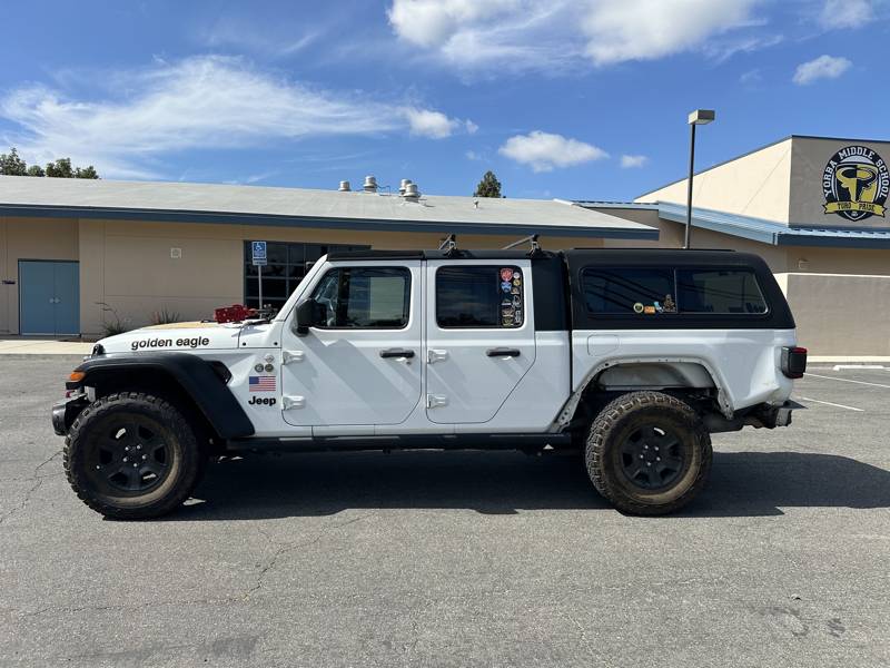 Jeep Gladiator Front Rubi/mojave flare sideview