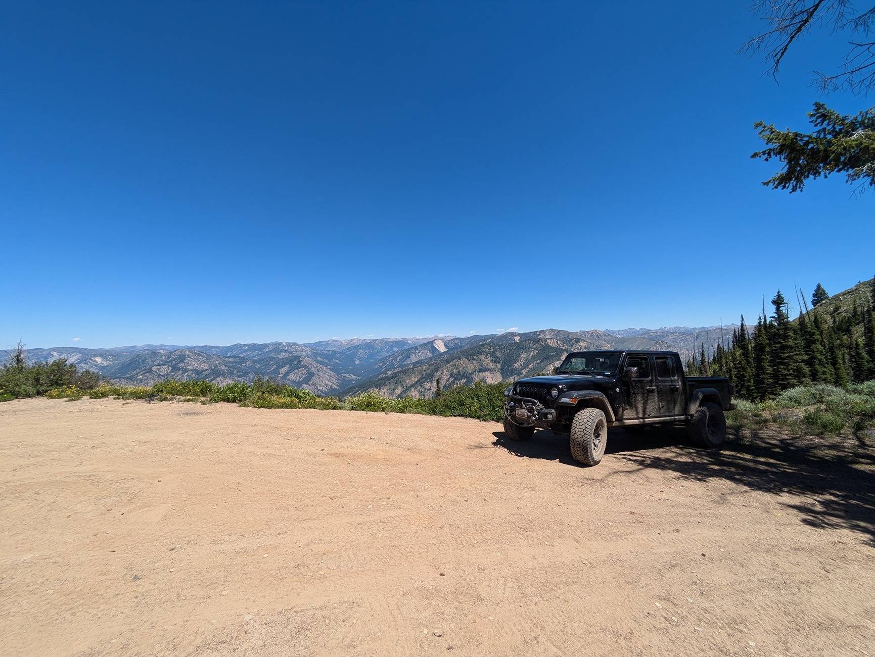 Jeep Gladiator Information about the jks mfg lift kit for jt MOJAVE PXL_20240706_201435135