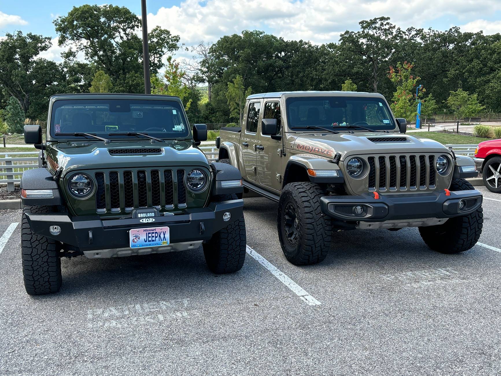 Jeep Gladiator Jeeps Parking Next To Jeeps IMG_1035
