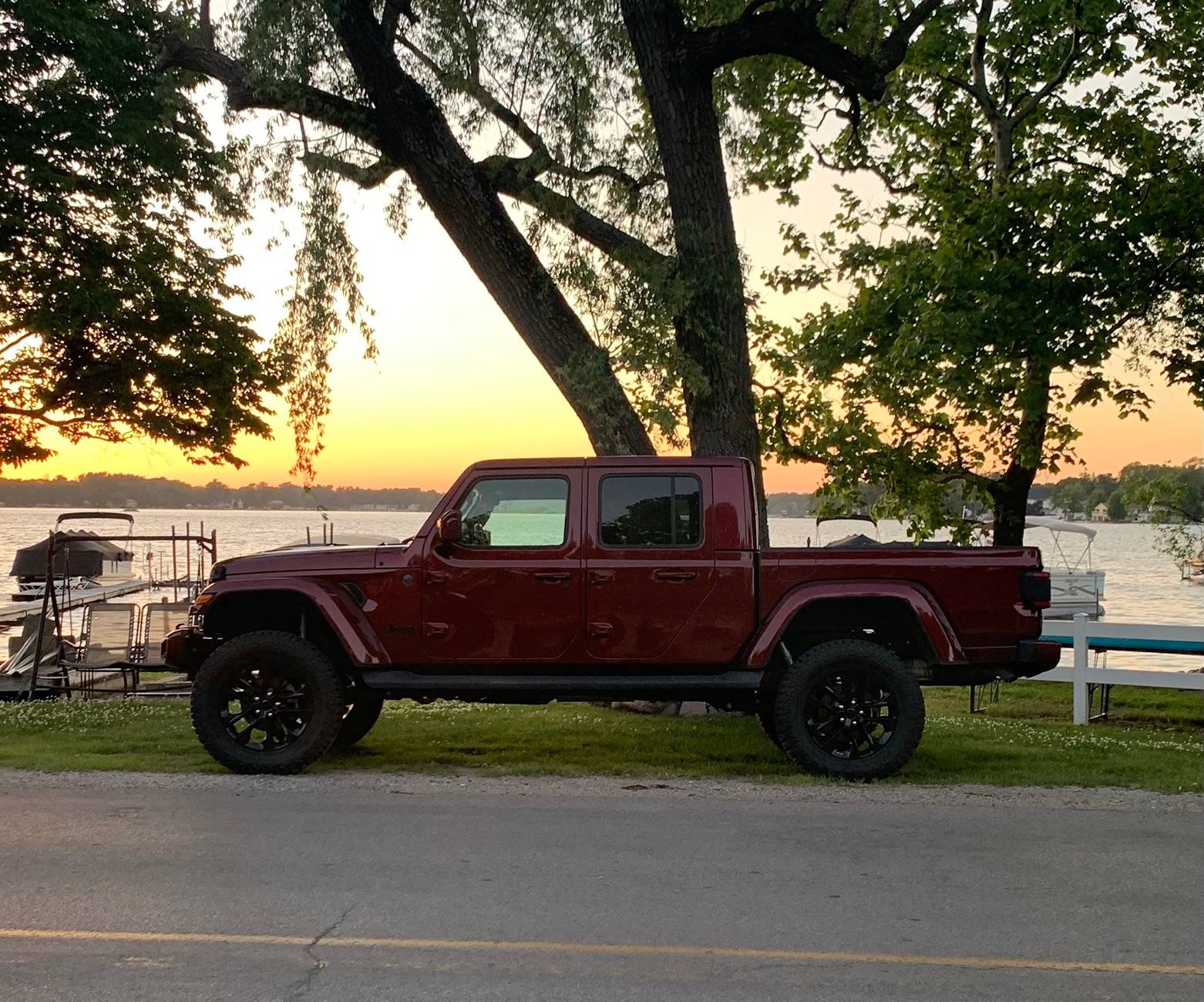 Jeep Gladiator 20" High Altitude Gloss Black on 33 or 35 IMG_5096
