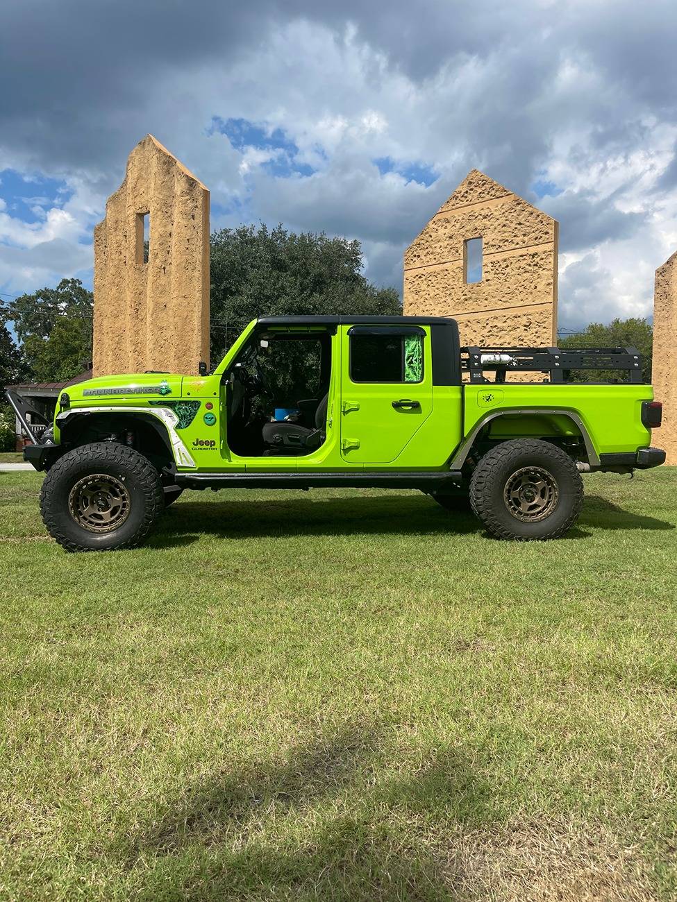 Jeep Gladiator Show me your bronze wheels image2