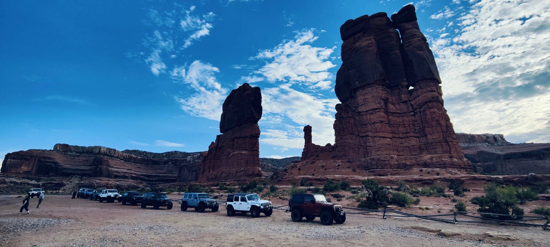 Jeep Gladiator Red Rock 4-Wheelers Trail of the Month July 2024 — The Moonlight Run @ Monitor & Merrimac Buttes AADetermineS
