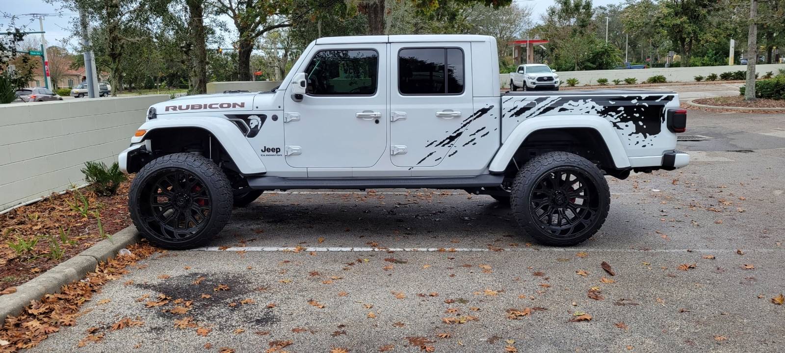 Jeep Gladiator is it a  rubicon without the rubicon sticker across the hood? Resized_Resized_20221214_091921(1)