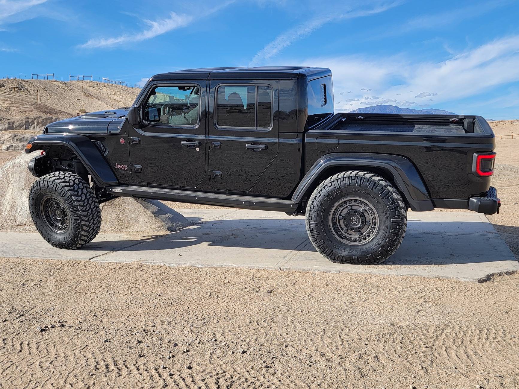 Jeep Gladiator is it a  rubicon without the rubicon sticker across the hood? 20240101_124755