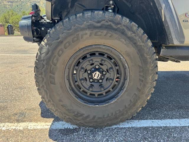 Jeep Gladiator Anybody on here? JT stops high speed chase IMG_0574