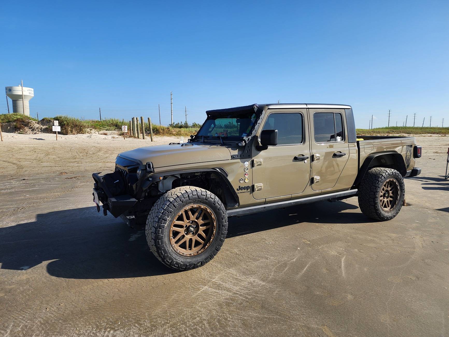 Jeep Gladiator We're in a Beachy Mood!!! Show us your Rig on Sand! 1000002083