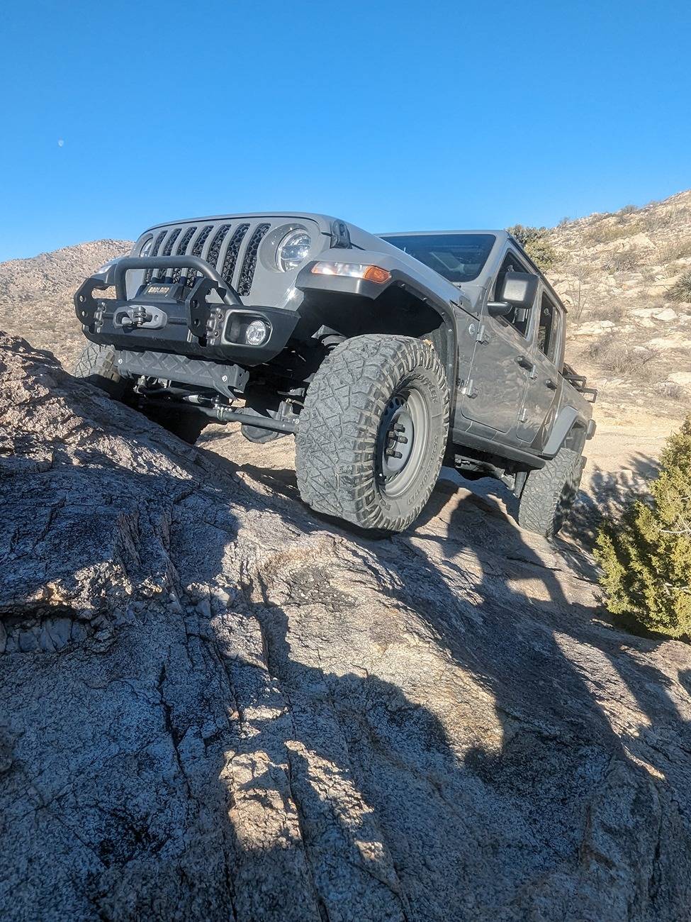 Jeep Gladiator Black is played out, let's see some colored rims 1000016213