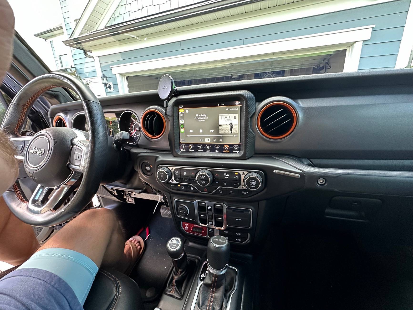 Jeep Gladiator Have the Lasfit Aux Switch add-on panel… trying to add another, ignition on power source IMG_6986