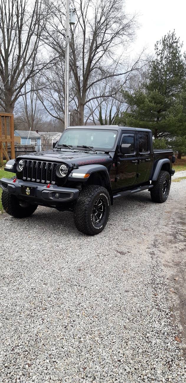 Jeep Gladiator Tire with white lettering 20240111_153029