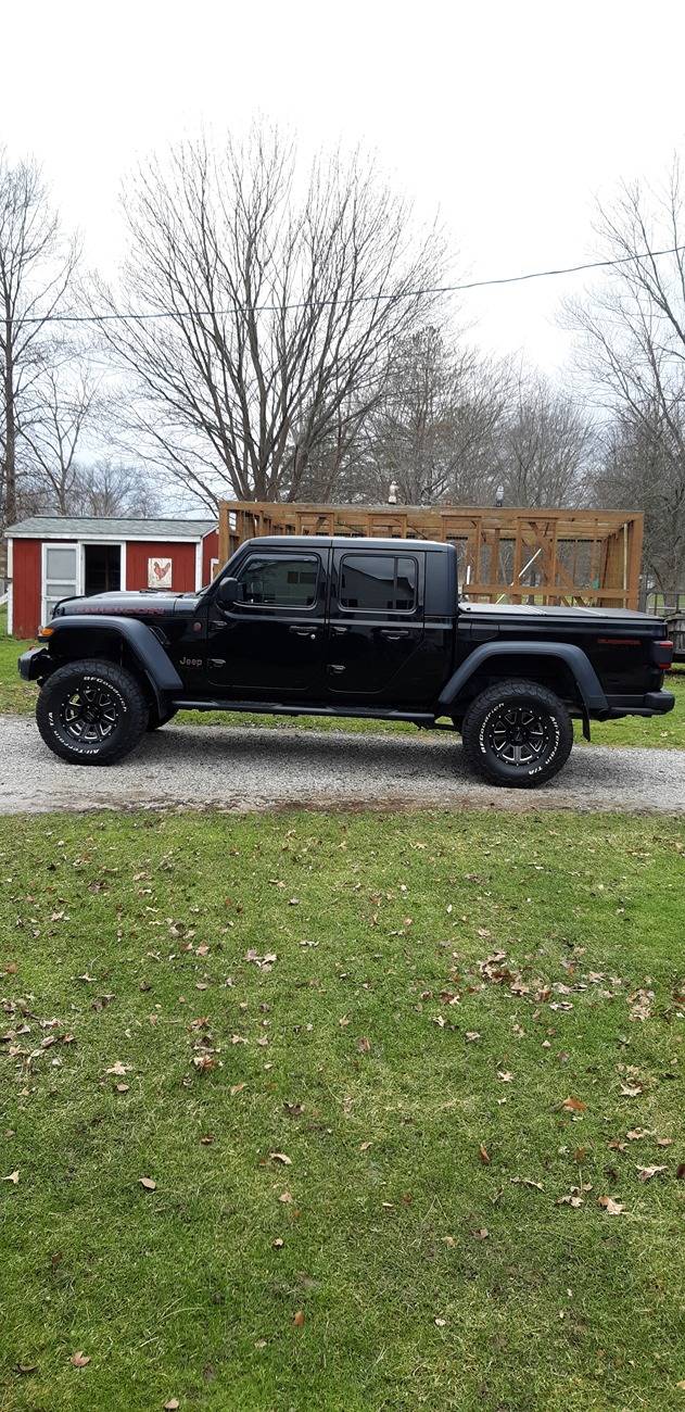 Jeep Gladiator Tire with white lettering 20240111_153116