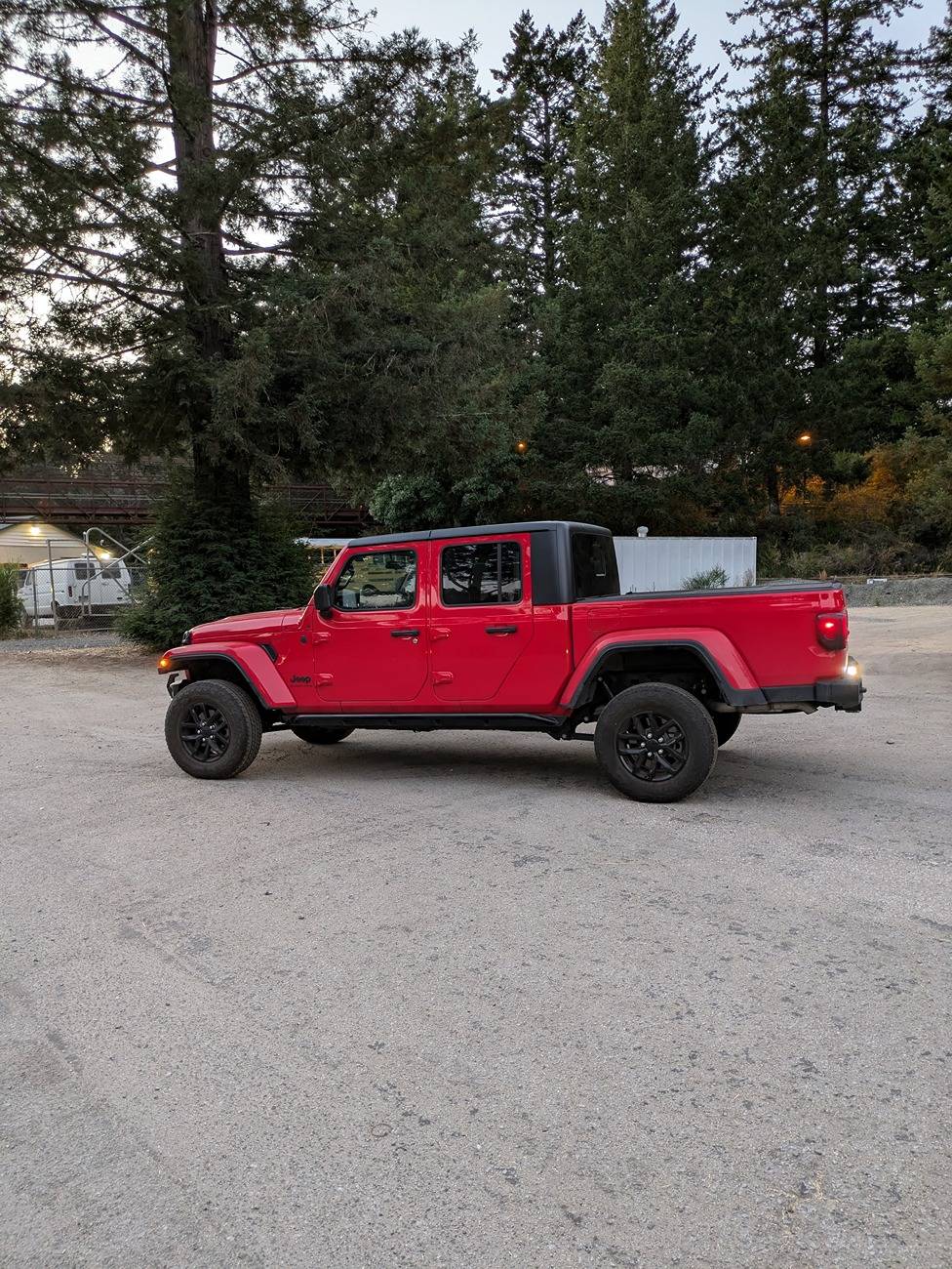 Jeep Gladiator Almost Rubicon - Family camper, weekend overlander, TJ tower PXL_20240728_033006890.MP